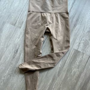 SET ACTIVE SCULPTFLEX LEGGINGS IN SAND